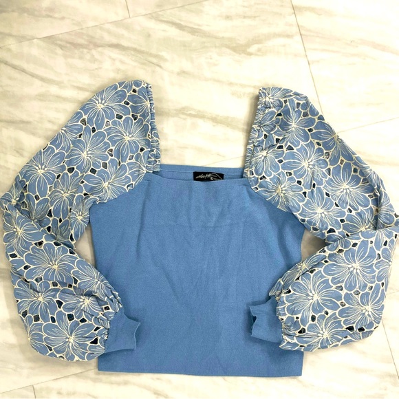 Vici Sweaters - Crochet flower sweater